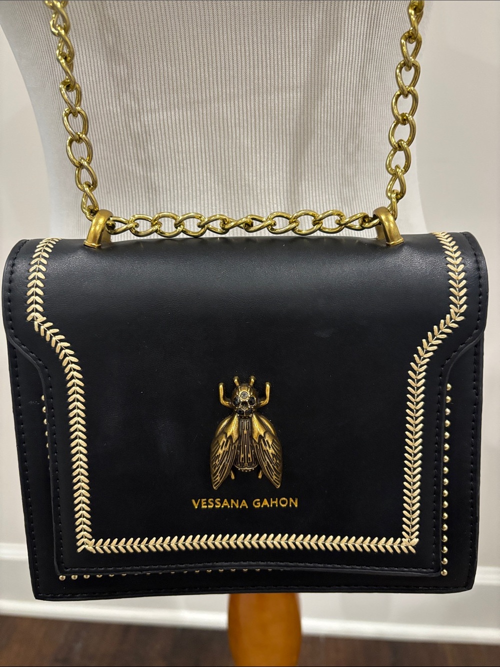 Vesanna Gohan Bee Cossbody Bag black